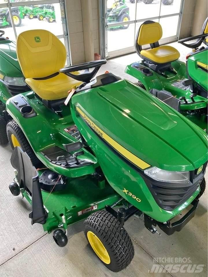 John Deere X390 Kompakte traktorer
