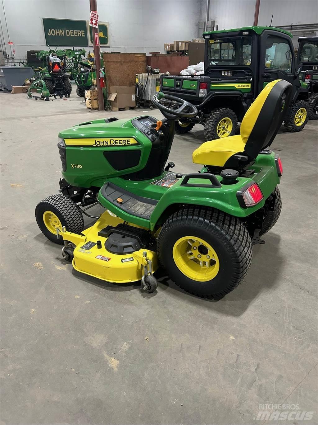 John Deere X730 Kompakte traktorer
