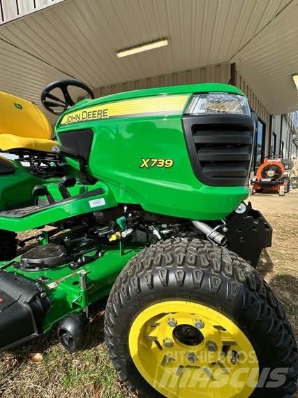 John Deere X739 Kompakte traktorer