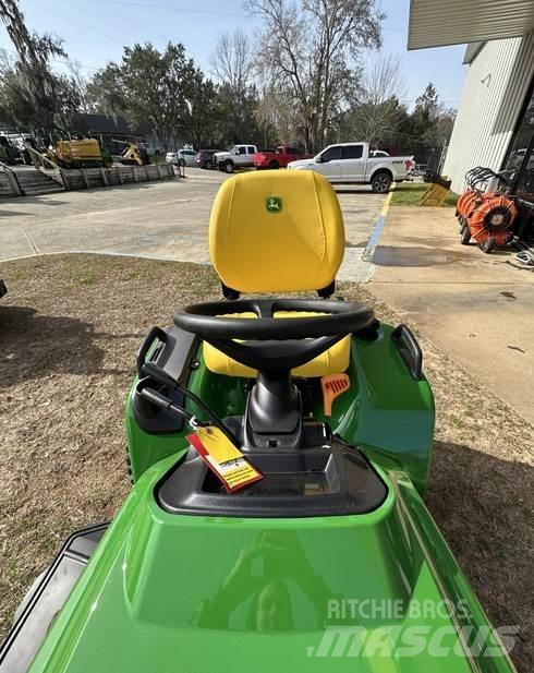 John Deere X739 Kompakte traktorer