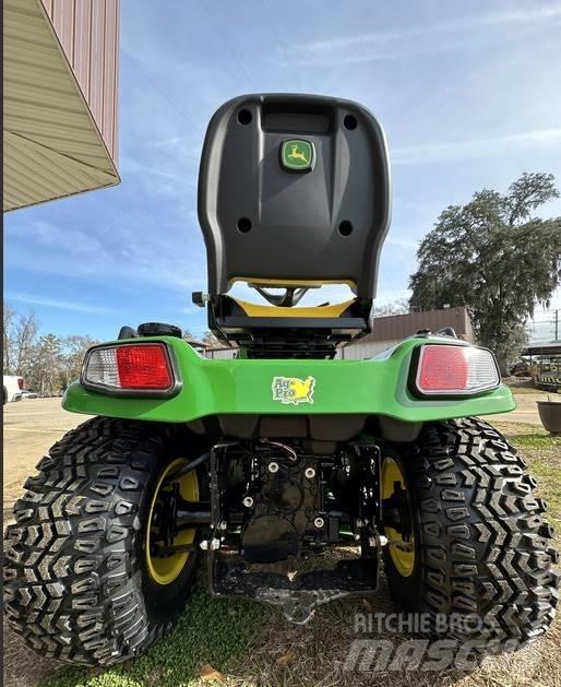 John Deere X739 Kompakte traktorer