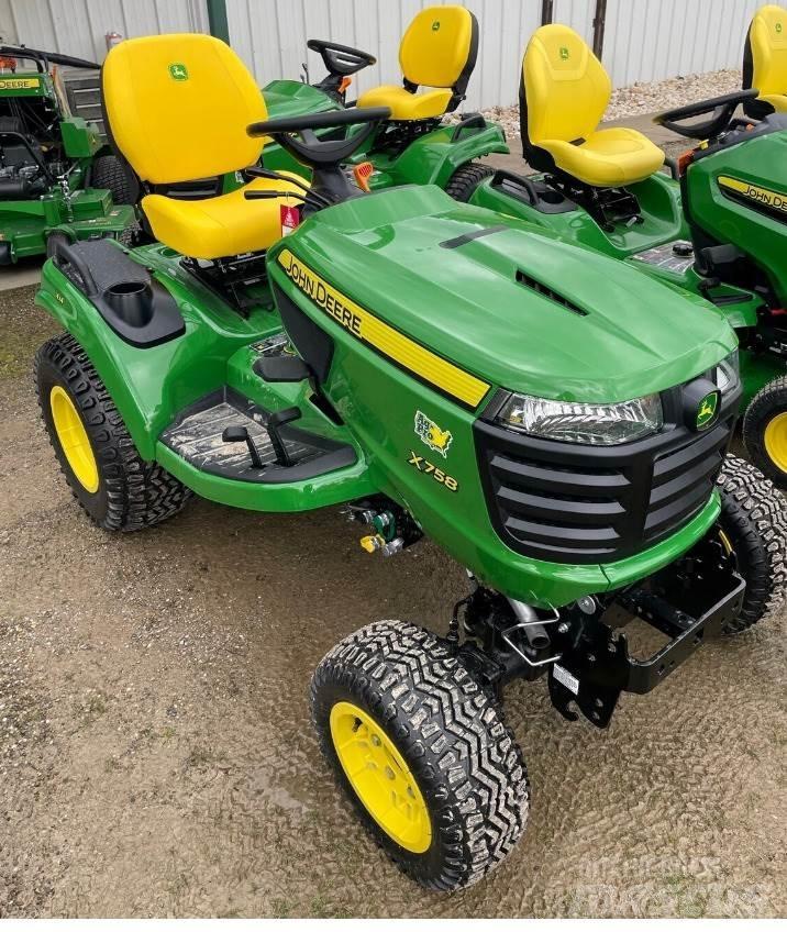 John Deere X758 Kompakte traktorer