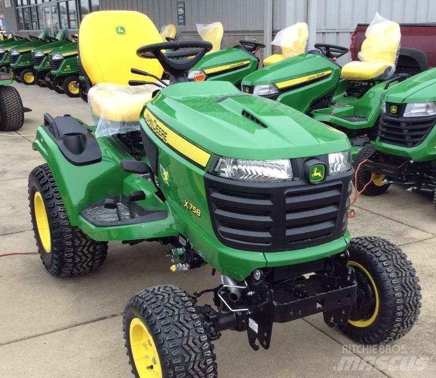 John Deere X758 Kompakte traktorer