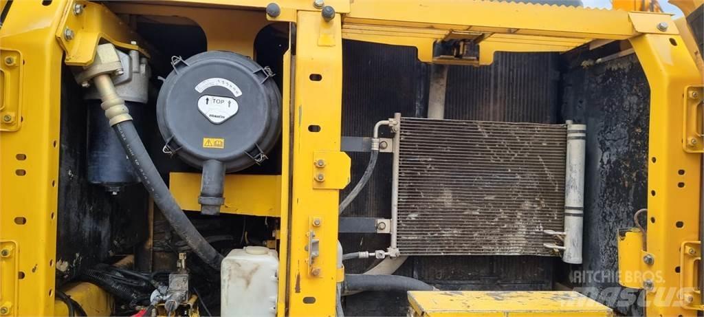 Komatsu PC210LC Gravemaskiner på larvebånd