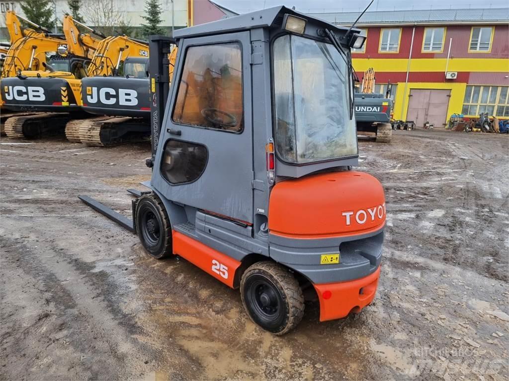 Toyota FD25 Diesel gaffeltrucks