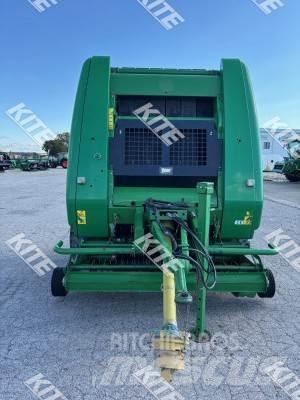 John Deere 854 Rundballe-pressere