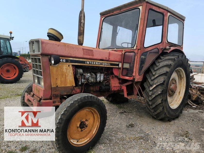 International 1046 Traktorer