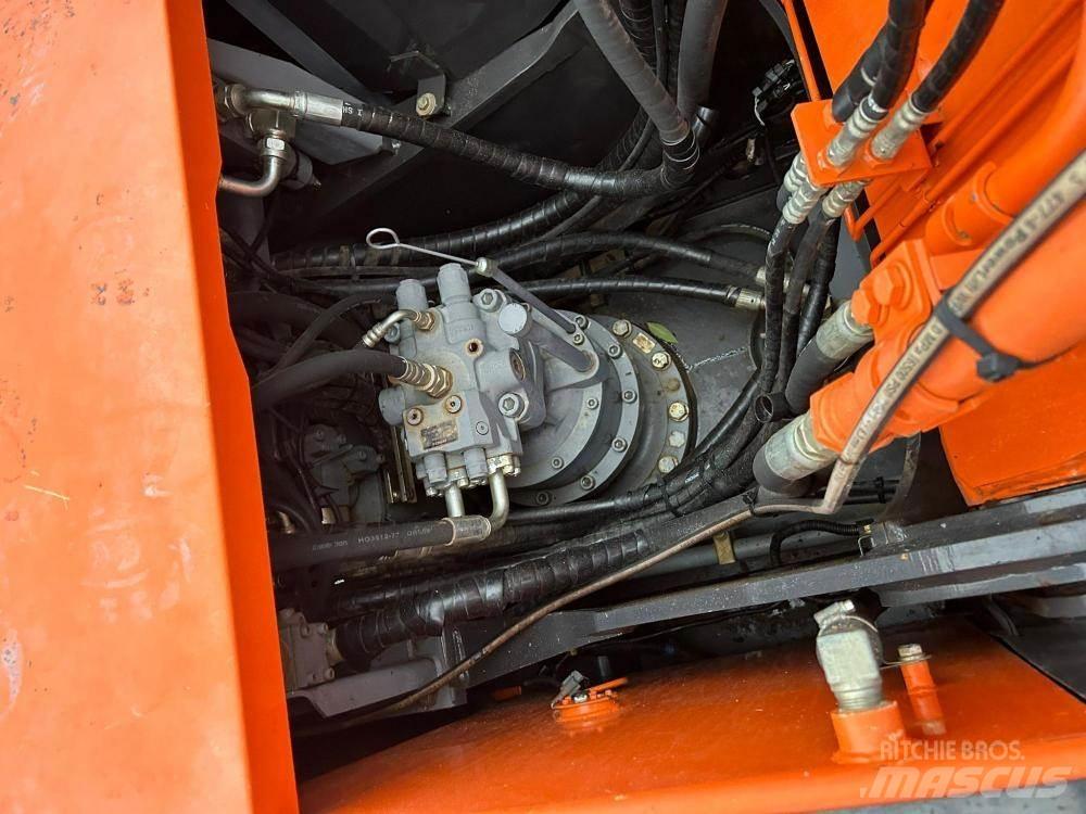 Hitachi ZX210LC-5B Gravemaskiner på larvebånd