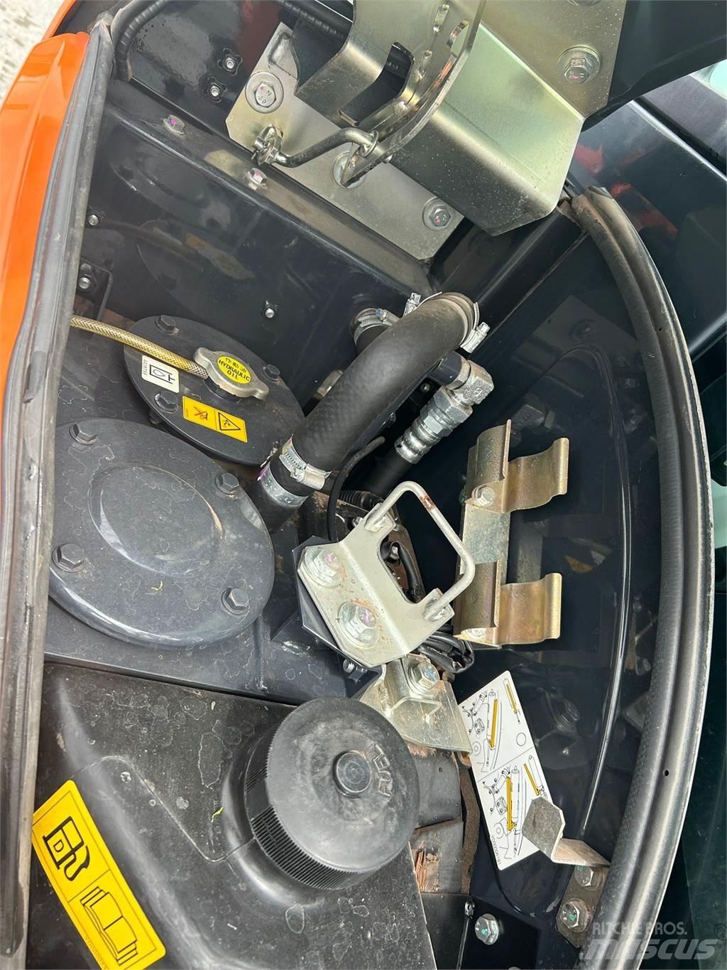 Hitachi ZX38U-6 Gravemaskiner på larvebånd