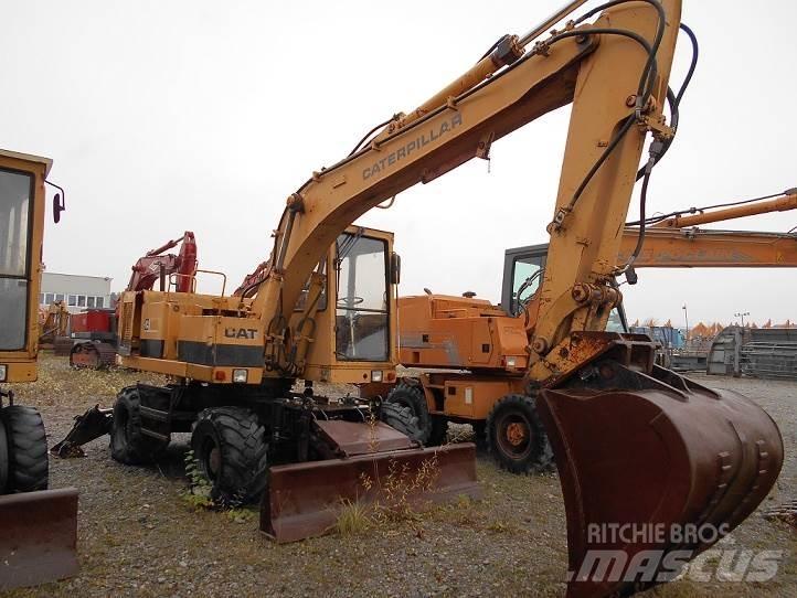 CAT 212B FT Gravemaskiner på hjul