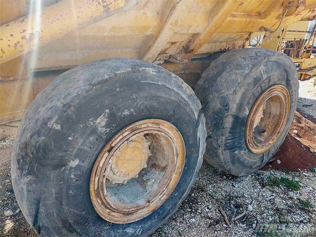 CAT D300B Terrængående lastbiler