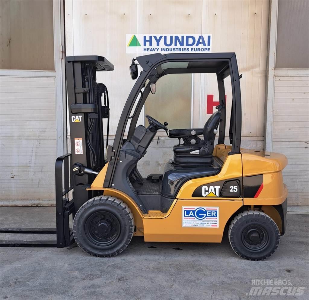 CAT DP25N Diesel gaffeltrucks