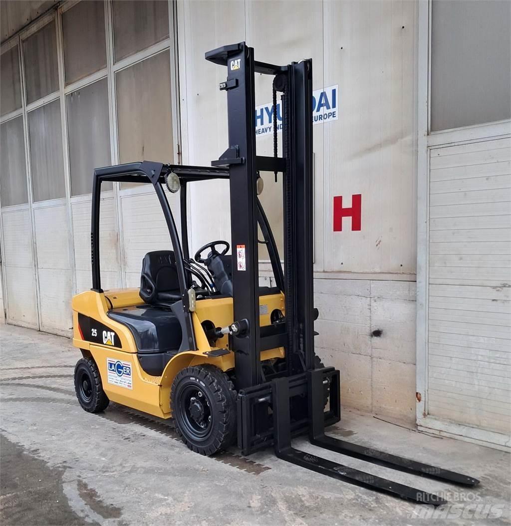 CAT DP25N Diesel gaffeltrucks