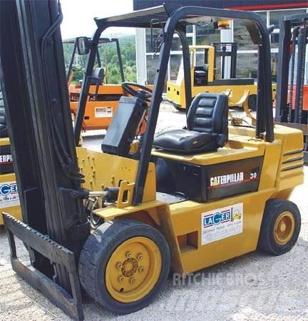 CAT G30S-2 LPG gaffeltrucks