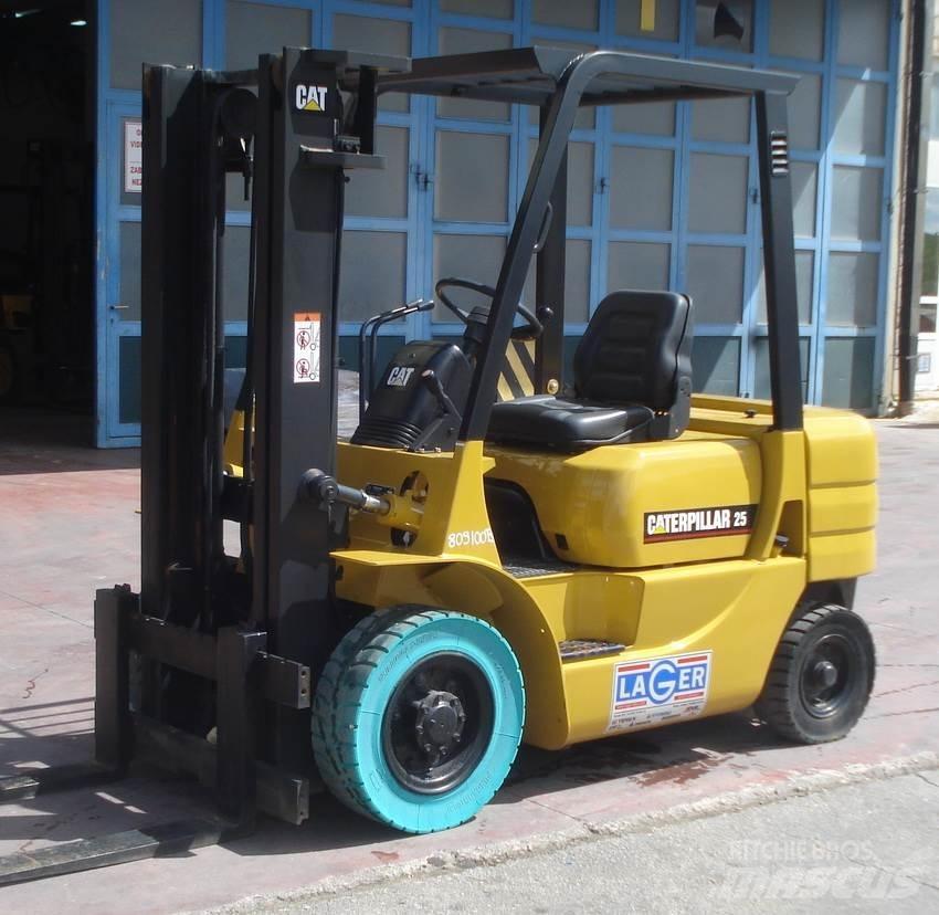 CAT GP25 LPG gaffeltrucks