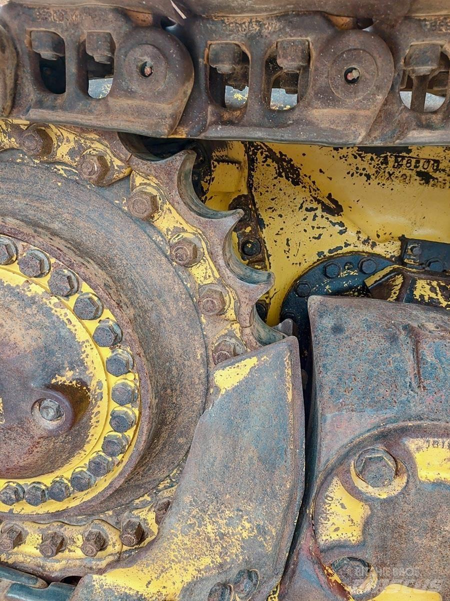 Komatsu D65PX-17 Bulldozer på larvebånd