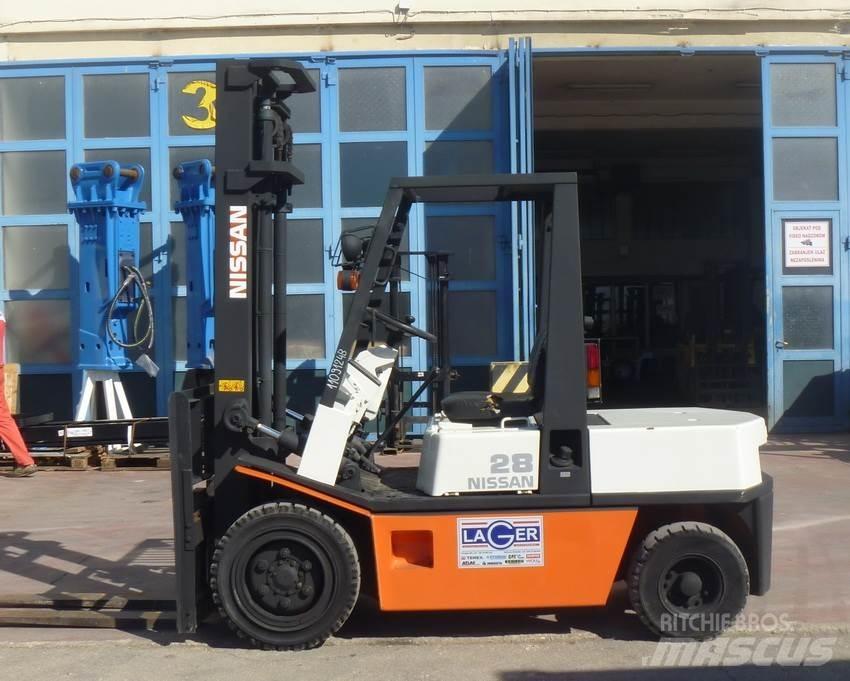 Nissan EGH02 Diesel gaffeltrucks