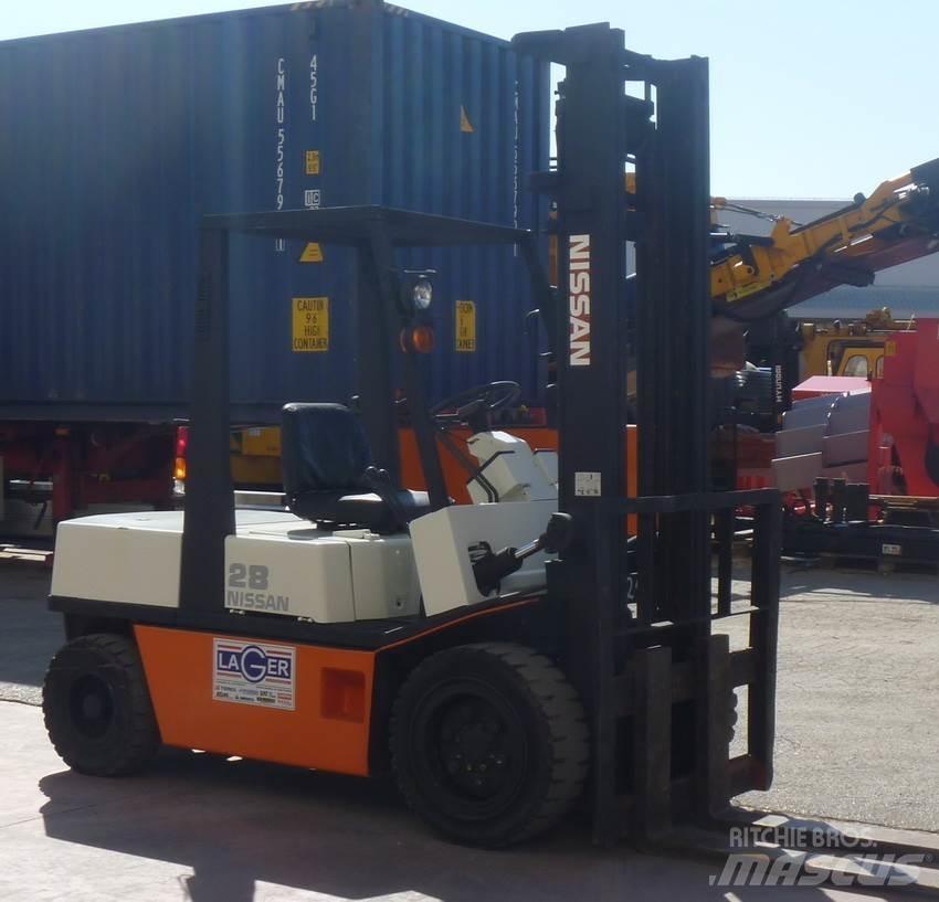 Nissan EGH02 Diesel gaffeltrucks