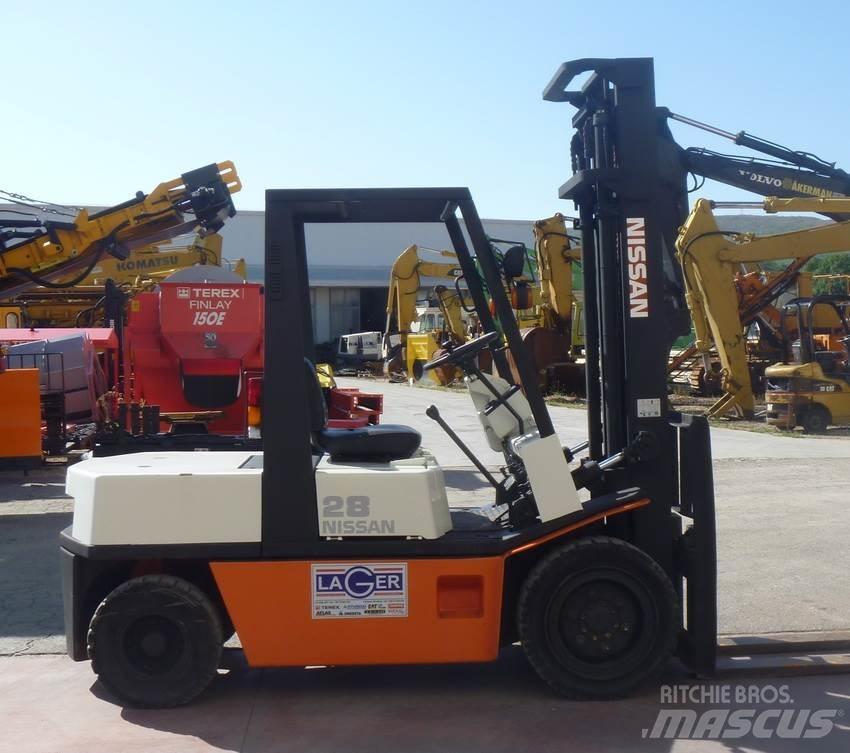 Nissan EGH02 Diesel gaffeltrucks