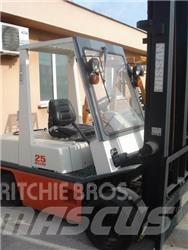 Nissan PH02M25 Gaffeltrucks - andre