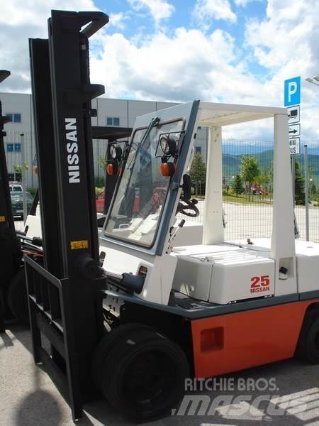 Nissan PH02M25 Gaffeltrucks - andre