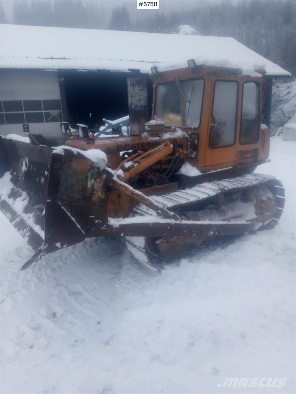 CAT D4 Bulldozer på larvebånd