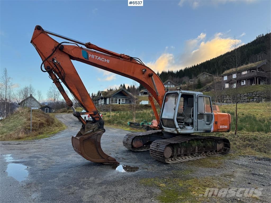 Hitachi EX 200-2. Gravemaskiner på larvebånd