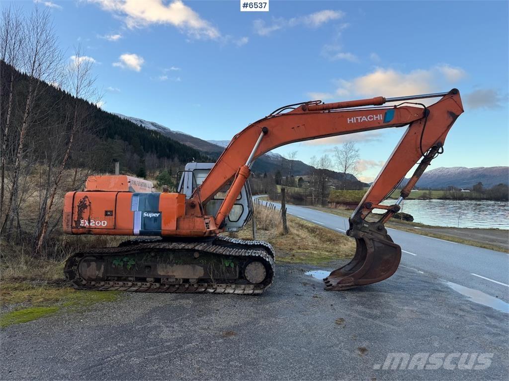Hitachi EX 200-2. Gravemaskiner på larvebånd