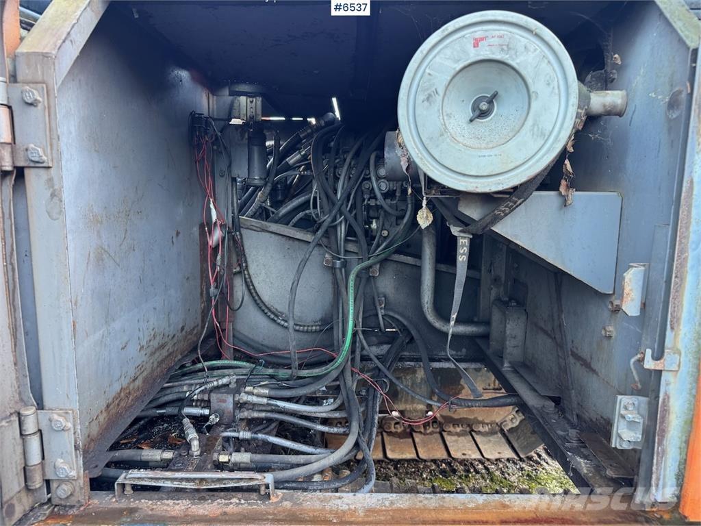 Hitachi EX 200-2. Gravemaskiner på larvebånd