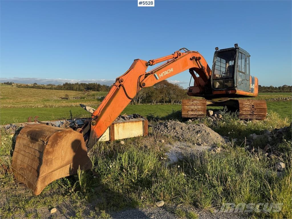 Hitachi EX120-2 Gravemaskiner på larvebånd