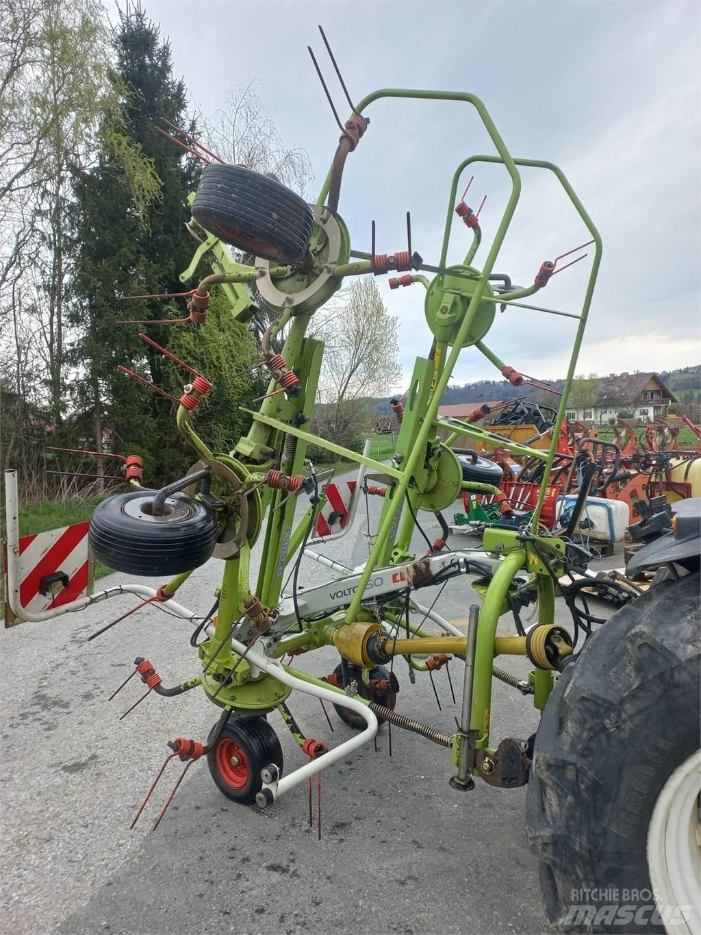 CLAAS Volto 600 River og høvendere