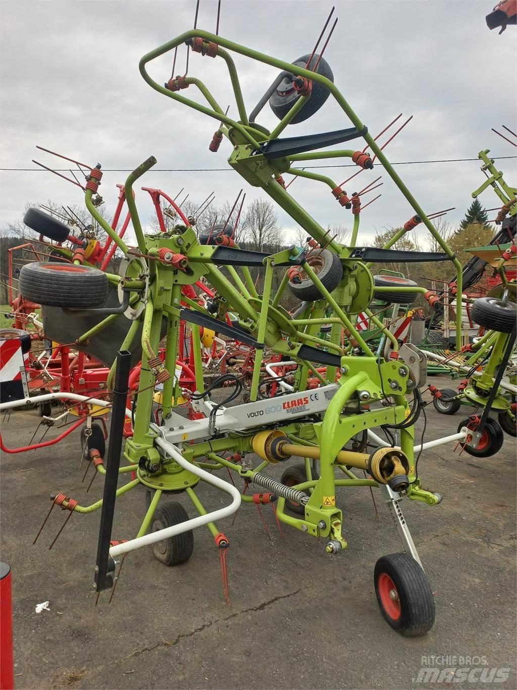 CLAAS Volto 800 River og høvendere