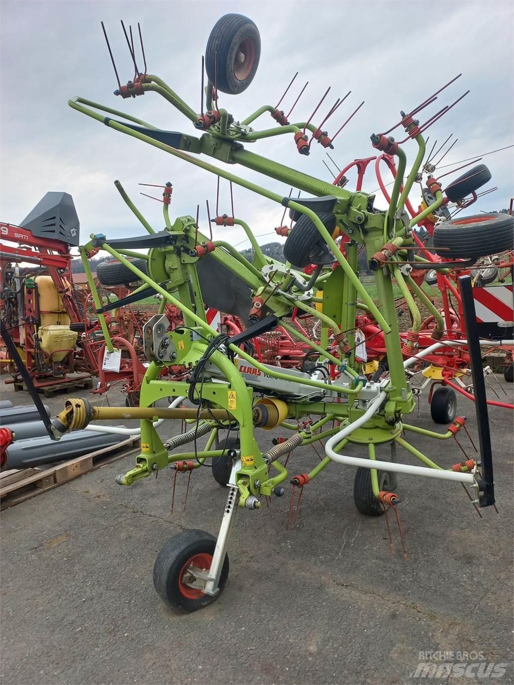 CLAAS Volto 800 River og høvendere