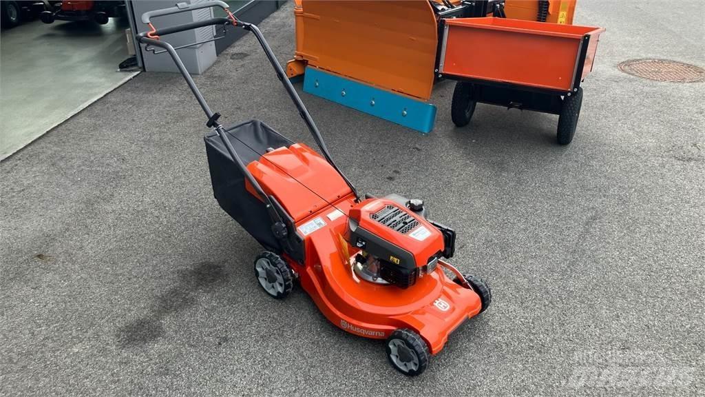 Husqvarna LC 247S Traktorklippere