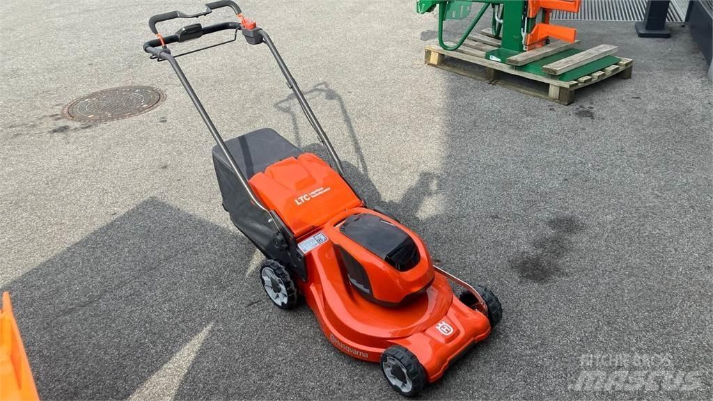 Husqvarna LC 347iVX Traktorklippere