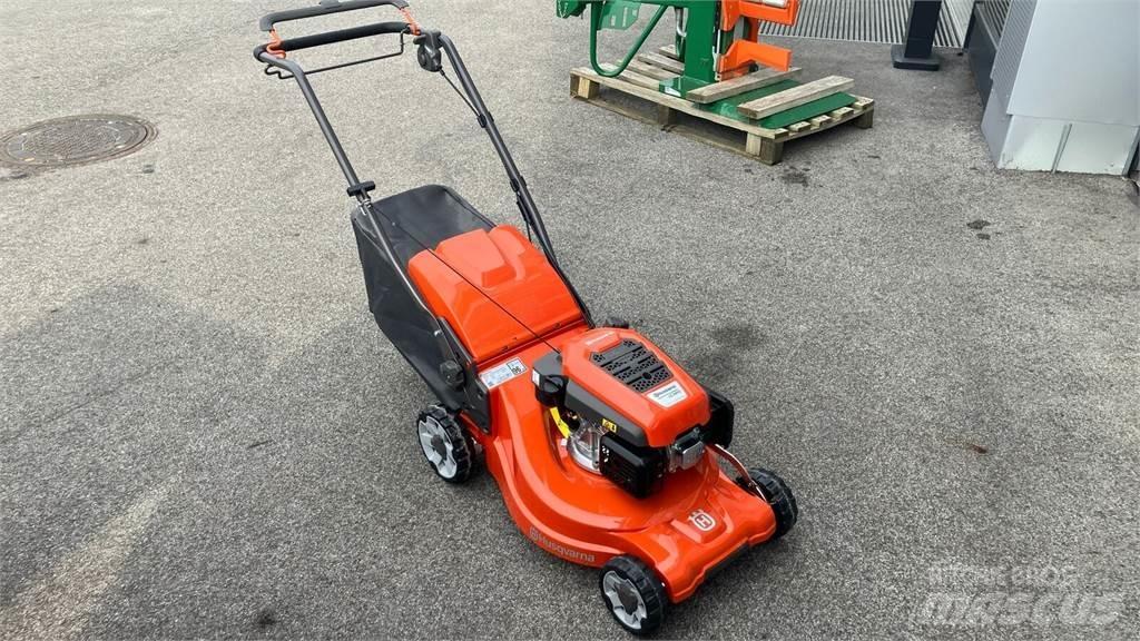 Husqvarna LC 347V Traktorklippere