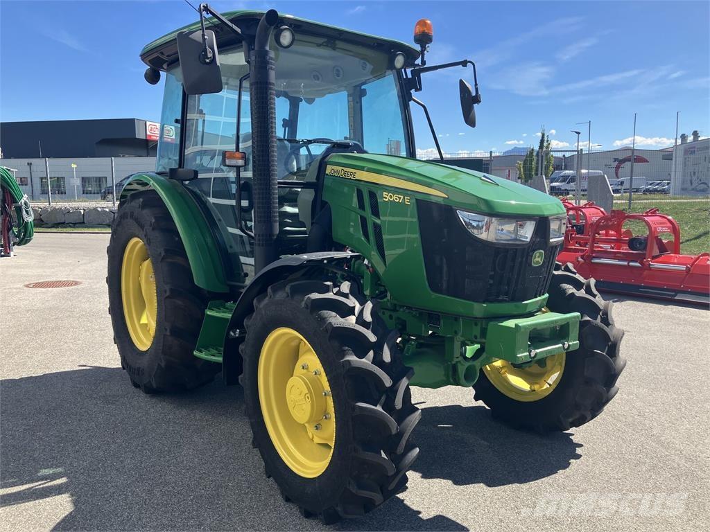 John Deere 5067E Traktorer