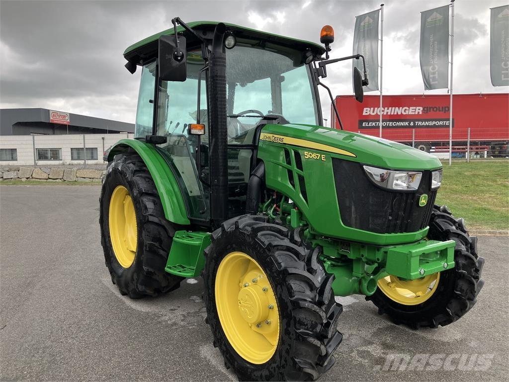 John Deere 5067E Traktorer