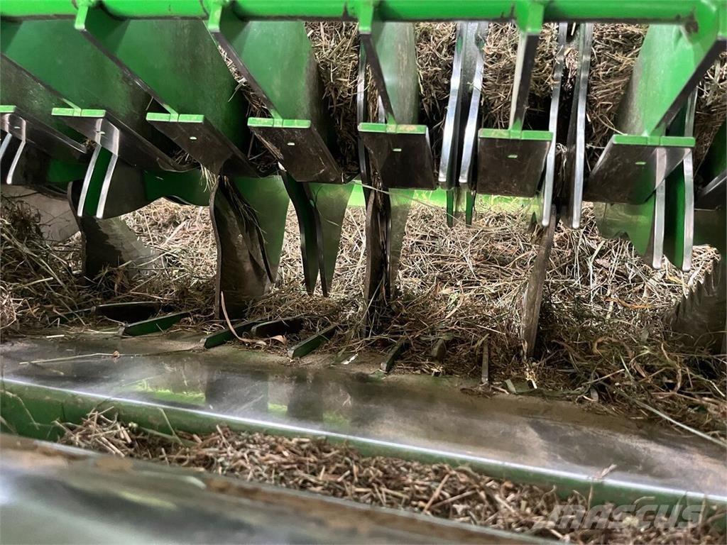 John Deere V451R Rundballe-pressere