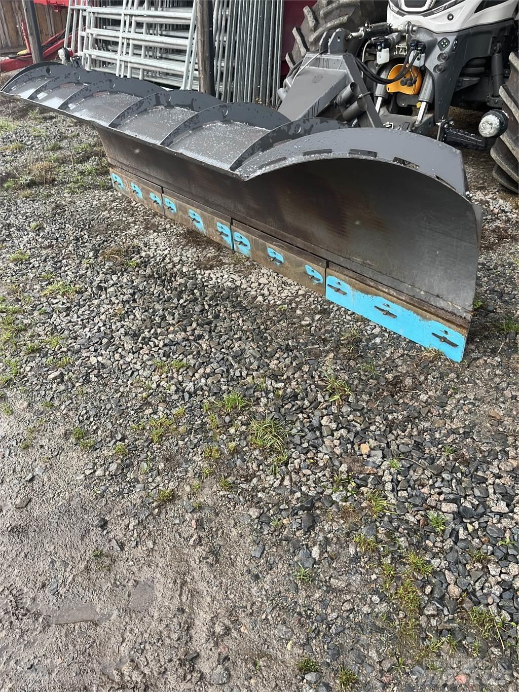 Holms 320 Sneskovle og -plove