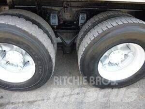 Ford L9000 Lastbiler med tip
