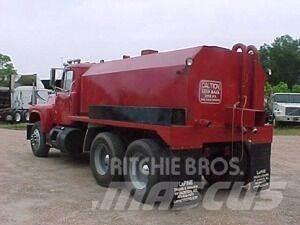 Mack R690ST Tankvogne - vand