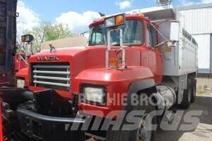 Mack RD688S Sneskovle og -plove