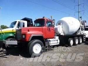 Mack RD690S Andre lastbiler