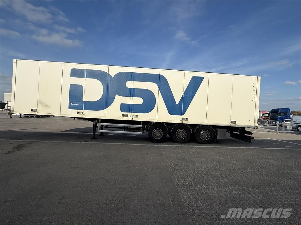 Ekeri 33 pl. Semi-trailer med fast kasse