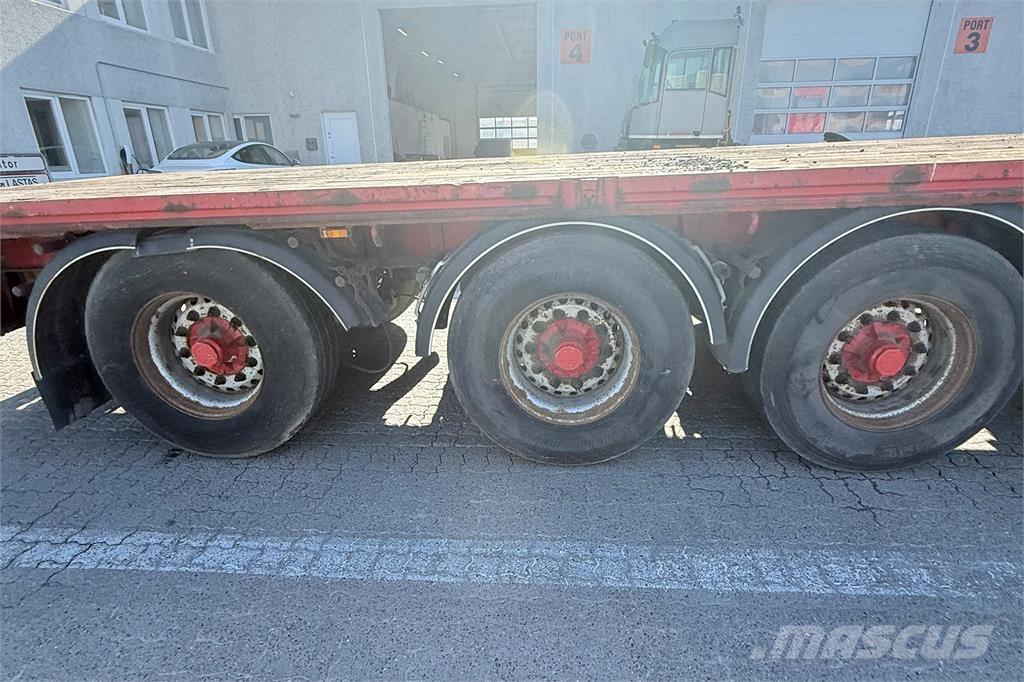 HRD 13.6 m Semi-trailer med lad/flatbed