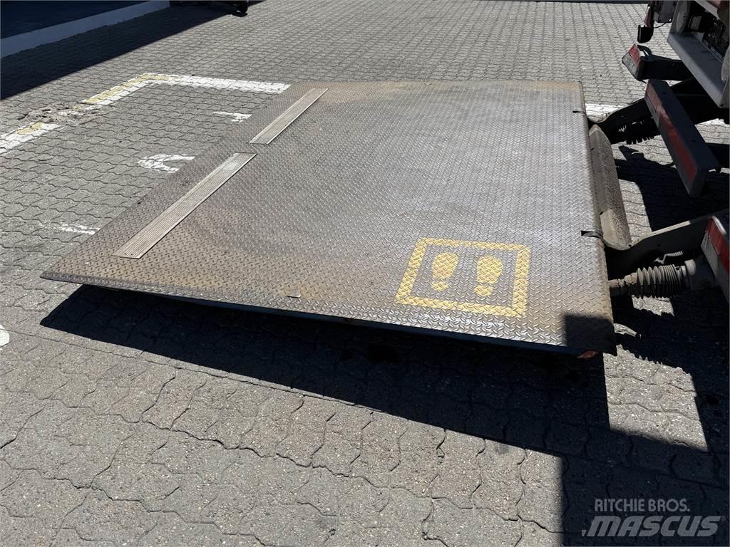 Kel-Berg D500V City Semi-trailer med Gardinsider
