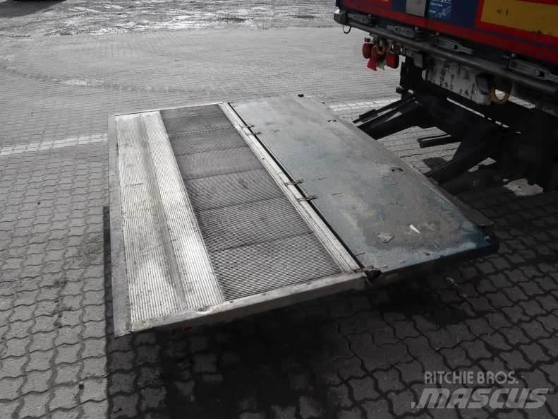 Krone 34 pl. Semi-trailer med Gardinsider