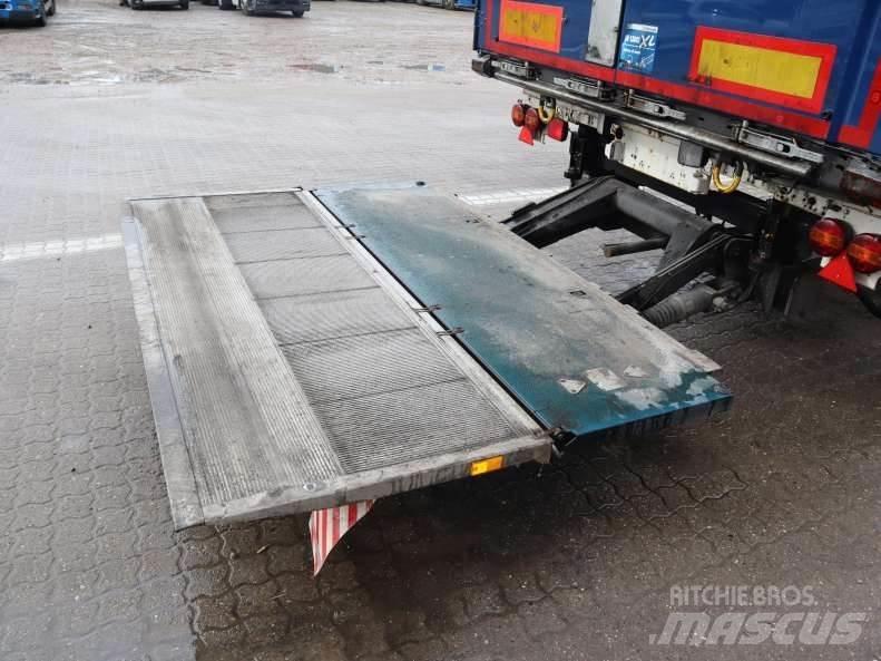 Krone 34 pl. Semi-trailer med Gardinsider