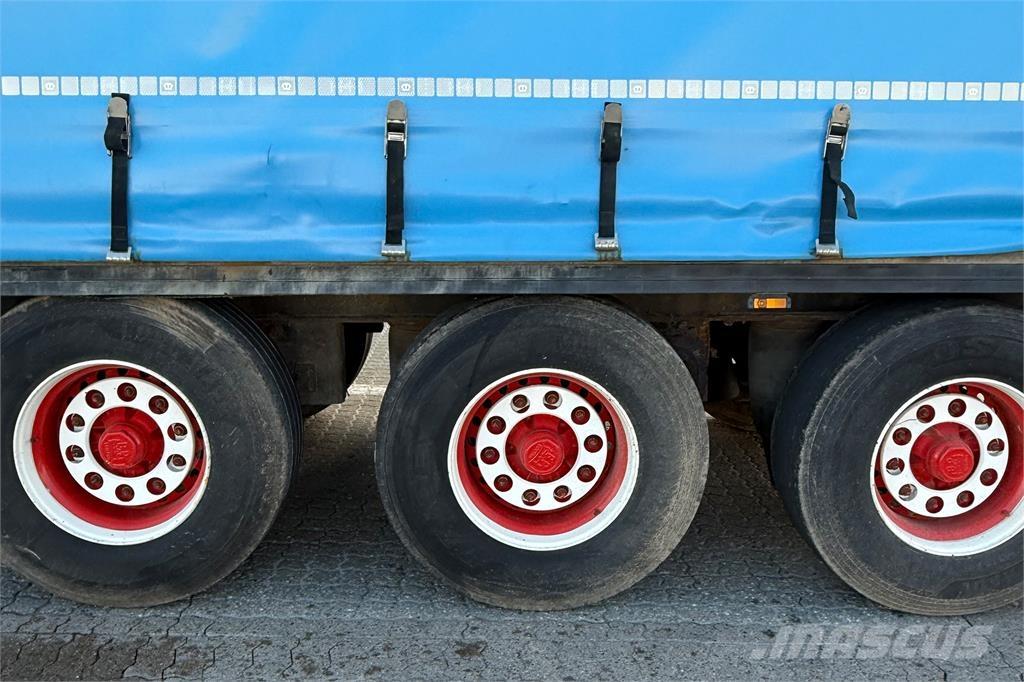 Krone 34 pl. Semi-trailer med Gardinsider